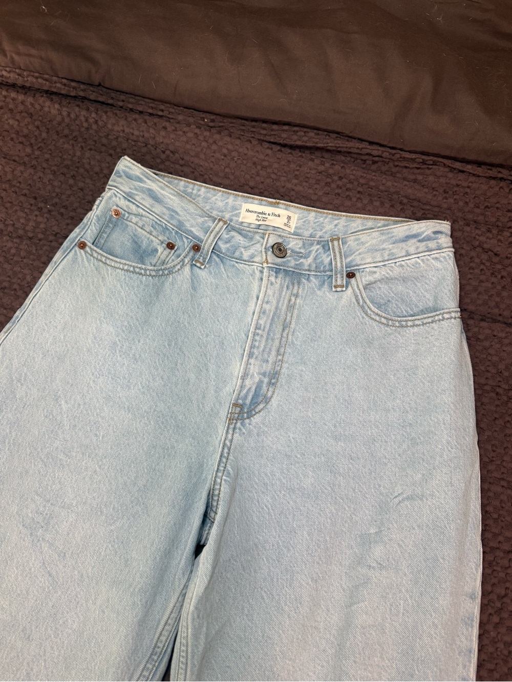 Abercrombie & Fitch Women's The Loose High-Rise Light Wash Jeans Size 26